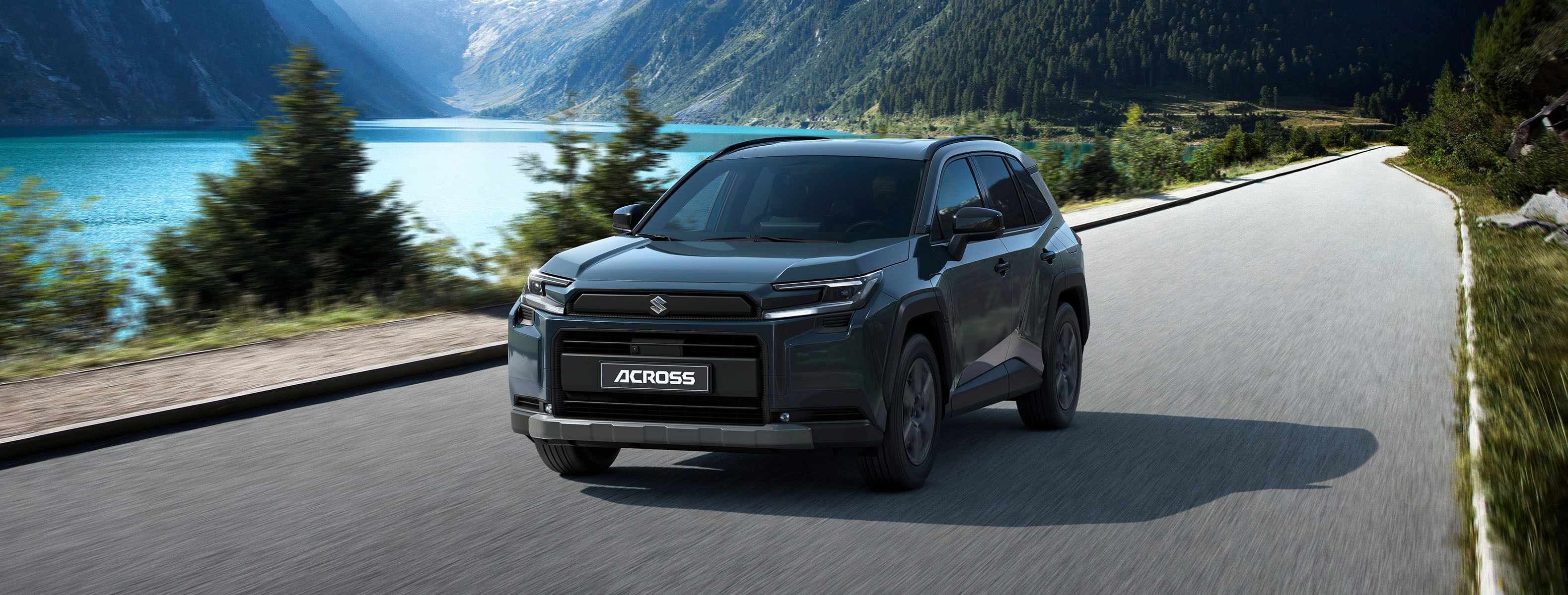 Abbildung zeigt einen dynamisch fahrenden Across auf einer Straße an einem See vor einem Berg.