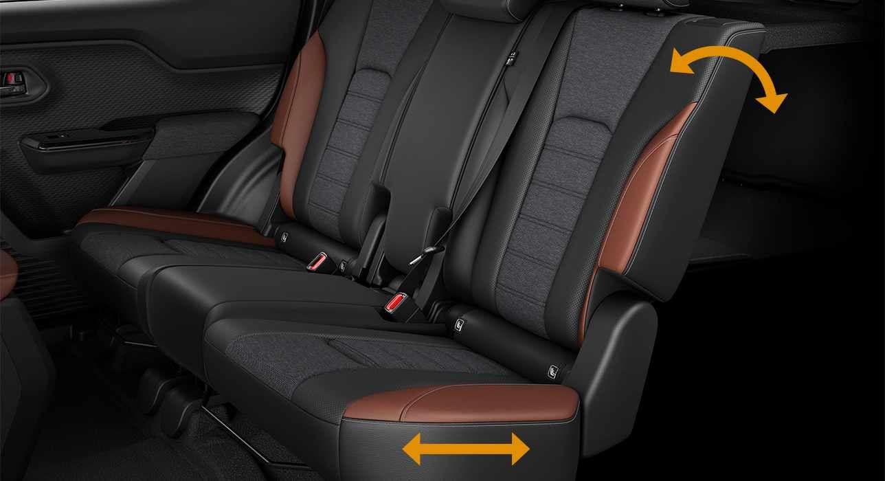 Die variable Rücksitzbank mit gelben Pfeilen, die die Verstellbarkeit darstellen.