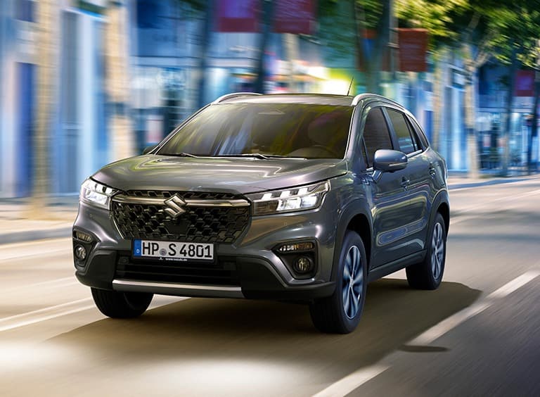 Abbildung zeigt S-Cross auf einer Straße