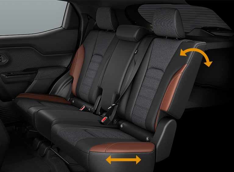 Die variable Rücksitzbank mit gelben Pfeilen, die die Verstellbarkeit darstellen.